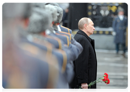 Prime Minister Vladimir Putin attends a wreath-laying ceremony on Defender of the Fatherland Day at the Tomb of the Unknown Soldier in Moscow|23 february, 2012|13:59