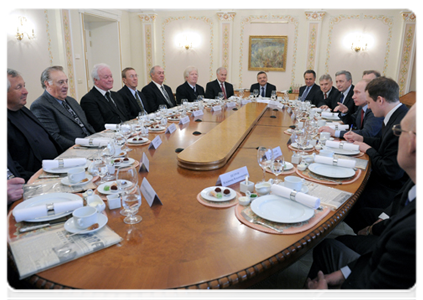 Prime Minister Vladimir Putin meets with Russian, Canadian hockey players from the 1972 Summit Series|24 february, 2012|13:34