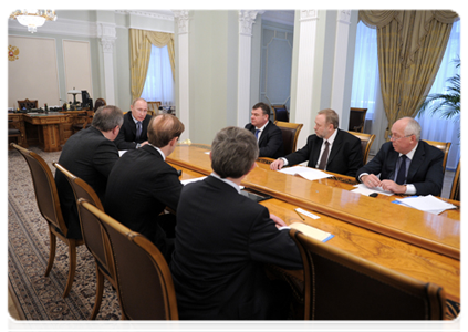 Prime Minister Vladimir Putin chairs a meeting on issues of military-technical cooperation|27 february, 2012|12:17