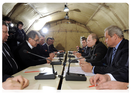 Председатель Правительства Российской Федерации В.В.Путин провёл в Астрахани заседание Правительственной комиссии по выяснению причин и ликвидации последствий взрыва газа в жилом доме|28 февраля, 2012|16:37