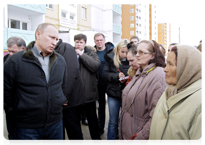 Председатель Правительства Российской Федерации В.В.Путин осмотрел новостройку, в которую переселяют жильцов частично обрушившегося дома в Астрахани|28 февраля, 2012|17:14