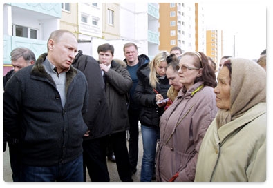 Prime Minister Vladimir Putin, together with residents of the building in Astrakhan destroyed by a gas explosion, tours new housing for accident victims