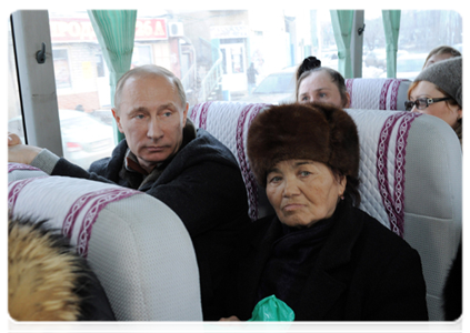 Председатель Правительства Российской Федерации В.В.Путин осмотрел новостройку, в которую переселяют жильцов частично обрушившегося дома в Астрахани|28 февраля, 2012|17:16