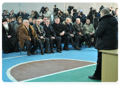 В ходе посещения шахтерского поселка Роза Председатель Правительства Российской Федерации В.В.Путин побеседовал с его жителями|4 февраля, 2012|18:37