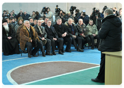 Prime Minister Vladimir Putin on his visit to the mining town of Roza talked with its residents|4 february, 2012|18:37