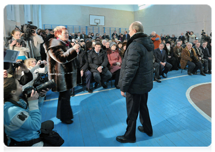 Prime Minister Vladimir Putin on his visit to the mining town of Roza talked with its residents|4 february, 2012|18:38