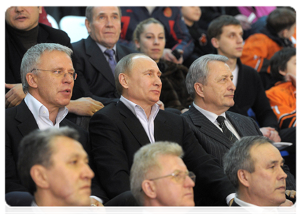 Prime Minister Vladimir Putin, President of the Far East division of the Russian Amateur Hockey League Vyacheslav Fetisov, and President of the Russian Amateur Hockey League Alexander Yakushev|4 february, 2012|21:36