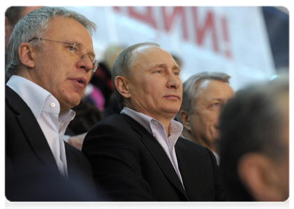 Prime Minister Vladimir Putin and President of the Far East division of the Russian Amateur Hockey League Vyacheslav Fetisov|4 february, 2012|21:41