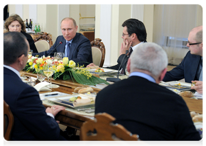 Prime Minister Vladimir Putin meets with political scientists|6 february, 2012|17:26