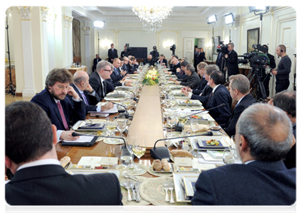 Prime Minister Vladimir Putin meets with political scientists|6 february, 2012|17:37