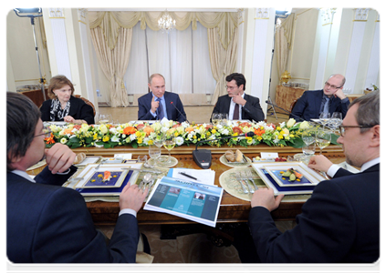 Prime Minister Vladimir Putin meets with political scientists|6 february, 2012|17:37