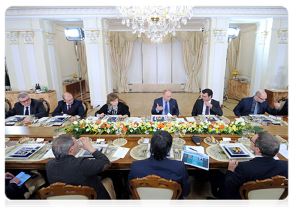 Prime Minister Vladimir Putin meets with political scientists|6 february, 2012|17:37