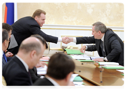 First Deputy Prime Minister Igor Shuvalov and Deputy Prime Minister Dmitry Rogozin before the meeting of the Government Presidium|1 march, 2012|17:28