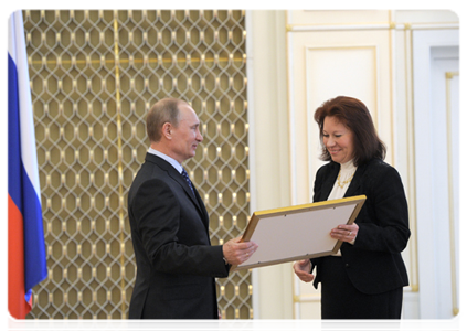 Prime Minister Vladimir Putin awards government certificates of appreciation at the meeting devoted to the 20th anniversary of the Russian Trilateral Commission on the Regulation of Social and Labour Relations|15 march, 2012|15:53