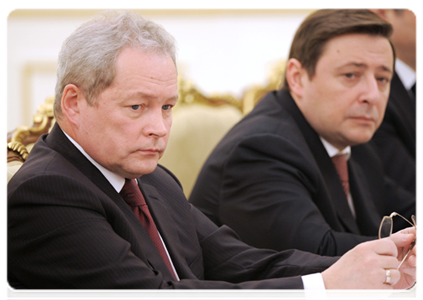 Regional Development Minister Viktor Basargin and Deputy Prime Minister and Presidential Plenipotentiary Envoy to the North Caucasus Federal District Alexander Khloponin at a Government Presidium meeting|15 march, 2012|16:42