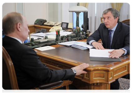Deputy Prime Minister Igor Sechin at a meeting with Prime Minister Vladimir Putin|16 march, 2012|17:20
