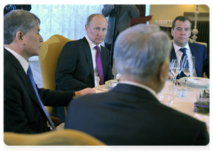 Prime Minister Vladimir Putin attends an informal meeting of EurAsEc heads of state at a restaurant outside Moscow|20 march, 2012|16:24