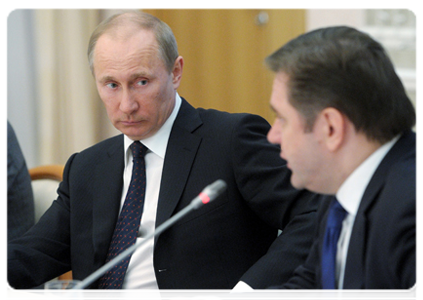 Prime Minister Vladimir Putin and Energy Minister Sergei Shmatko at a meeting on natural gas supplies to domestic and foreign markets|23 march, 2012|21:43