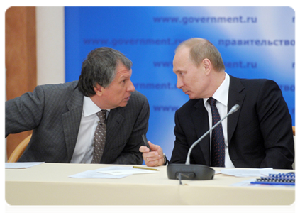 Prime Minister Vladimir Putin and Deputy Prime Minister Igor Sechin at a meeting on natural gas supplies to domestic and foreign markets|23 march, 2012|21:44