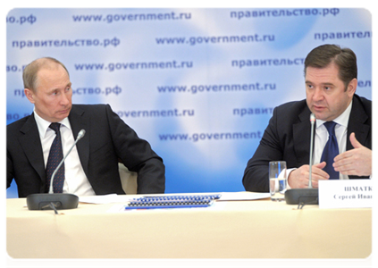 Prime Minister Vladimir Putin and Energy Minister Sergei Shmatko at a meeting on natural gas supplies to domestic and foreign markets|23 march, 2012|21:44