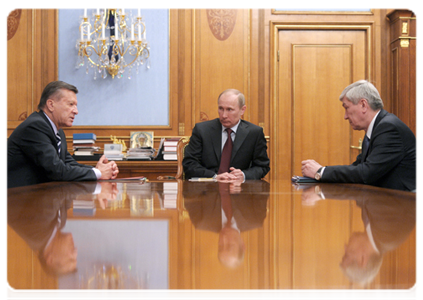 Prime Minister Vladimir Putin meets with Deputy Prime Minister Viktor Zubkov and Federal Financial Monitoring Service Head Yury Chikhanchin|27 march, 2012|11:57