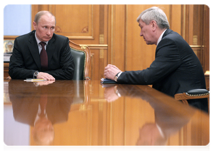 Prime Minister Vladimir Putin and Federal Financial Monitoring Service Head Yury Chikhanchin|27 march, 2012|11:57