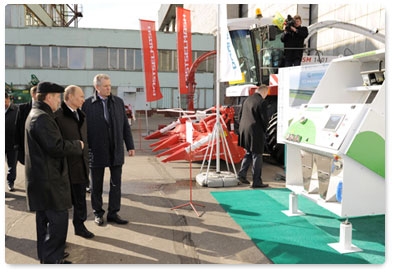 Prime Minister Vladimir Putin inspects agricultural machinery on his working visit to the Voronezh Region
