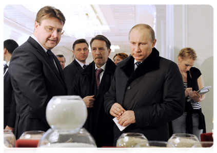 Председатель Правительства Российской Федерации В.В.Путин осмотрел выставку сельхозпродукции|28 марта, 2012|18:26