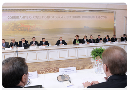 Prime Minister Vladimir Putin holding a meeting in Voronezh on preparations for spring field work|28 march, 2012|19:37