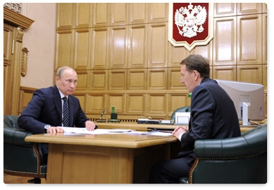 Prime Minister Vladimir Putin meets with Voronezh Governor Alexei Gordeyev