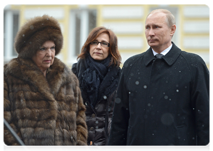 Prime Minister Vladimir Putin, Galina Vishnevskaya, Artistic Director of the Galina Vishnevskaya Opera Centre in Moscow, and her daughter, Yelena Rostropovich, attend the unveiling of a monument to Mstislav Rostropovich at the intersection of Bryusov Pereulok and Yeliseyevsky Pereulok in central Moscow|29 march, 2012|14:16