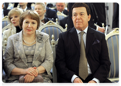 Principal Choirmaster of the Stavropol Cossack State Song and Dance Ensemble Natalya Korzhova and singer Iosif Kobzon during the awards ceremony of the 2011 Russian Government Prizes in Culture|3 march, 2012|14:58