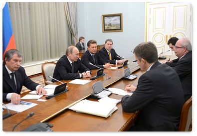 Vladimir Putin meets with Statoil CEO Helge Lund and Total CEO Christophe de Margerie