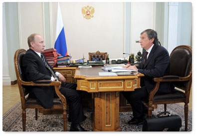 Председатель Правительства Российской Федерации В.В.Путин провёл рабочую встречу с заместителем Председателя Правительства И.И.Сечиным