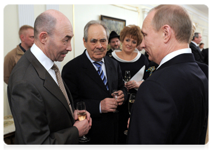 Vladimir Putin, Director of the Academician Shumakov Federal Research Centre of Transplantology and Artificial Organs Sergei Gotye and Tatarstan’s first president Mintimer Shaimiyev|5 march, 2012|22:05