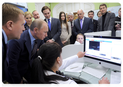 В.В.Путин посетил ситуационный центр корпуса наблюдателей за выборами Президента Российской Федерации 2012 года, где ему продемонстрировали, как осуществлялся контроль за избирательными участками в день голосования|6 марта, 2012|15:24