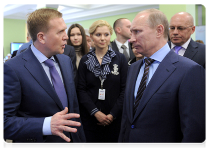 Vladimir Putin reviews the system for the webcam monitoring of polling stations during his visit to the 2012 election monitoring centre|6 march, 2012|15:26