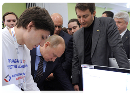 В.В.Путин посетил ситуационный центр корпуса наблюдателей за выборами Президента Российской Федерации 2012 года, где ему продемонстрировали, как осуществлялся контроль за избирательными участками в день голосования|6 марта, 2012|15:29