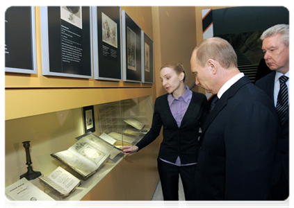 Prime Minister Vladimir Putin and Moscow Mayor Sergei Sobyanin visit the Battle of Borodino Panorama Museum in Moscow|7 march, 2012|15:37