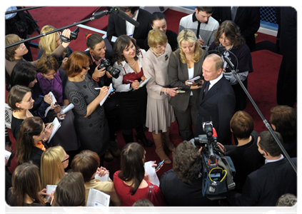 Prime Minister Vladimir Putin wishes female members of the government press pool and all Russian women a happy upcoming holiday, and answers questions|7 march, 2012|18:26
