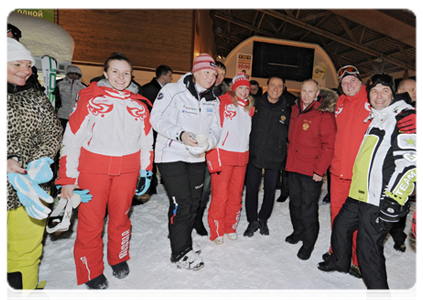 Накануне поздно вечером на горнолыжном курорте Красная Поляна состоялась встреча Д.А.Медведева и В.В.Путина с бывшим премьер-министром Италии Сильвио Берлускони|8 марта, 2012|15:16