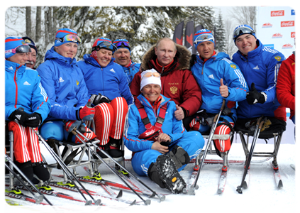 В.В.Путин побывал на проходящем в Сочи чемпионате России по лыжным гонкам и биатлону среди паралимпийцев|9 марта, 2012|14:37