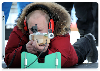 В.В.Путин побывал на проходящем в Сочи чемпионате России по лыжным гонкам и биатлону среди паралимпийцев|9 марта, 2012|14:44