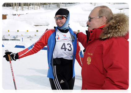 В.В.Путин побывал на проходящем в Сочи чемпионате России по лыжным гонкам и биатлону среди паралимпийцев|9 марта, 2012|14:45