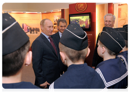 Prior to the meeting, Prime Minister Vladimir Putin spoke to cadets of the Ivanovo-Voznesensk Marine Cadet Corps who participated the trans-Arctic expedition The Path of Orion|10 april, 2012|17:04