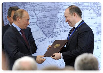 Prime Minister Vladimir Putin awarded grants of the Russian Geographic Society at the meeting|10 april, 2012|17:50