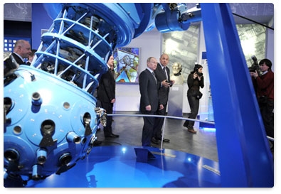 Prime Minister Vladimir Putin visits the Moscow Planetarium on Cosmonautics Day