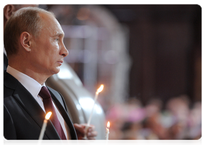 Prime Minister Vladimir Putin attending the festive Easter service at Christ the Saviour Cathedral|15 april, 2012|01:20