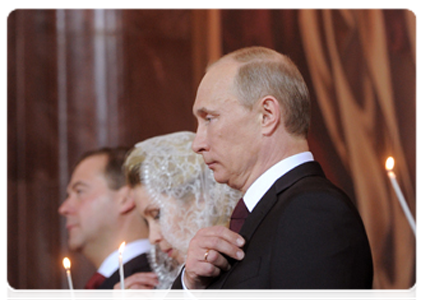 President Dmitry Medvedev with his wife Svetlana and Prime Minister Vladimir Putin attending the festive Easter service at Christ the Saviour Cathedral|15 april, 2012|02:52