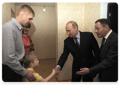 Председатель Правительства Российской Федерации В.В.Путин осмотрел новый микрорайон в подмосковной Истре|16 апреля, 2012|15:36